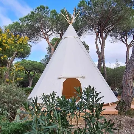 Luxusní stan Ushuaia Villages Camping Figurotta 3*