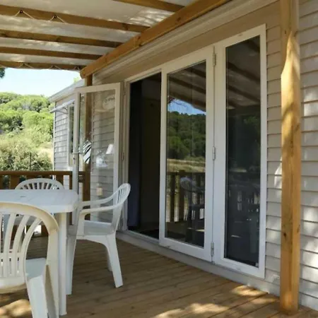 Luxusní stan Ushuaia Villages Camping Figurotta Bizanet
